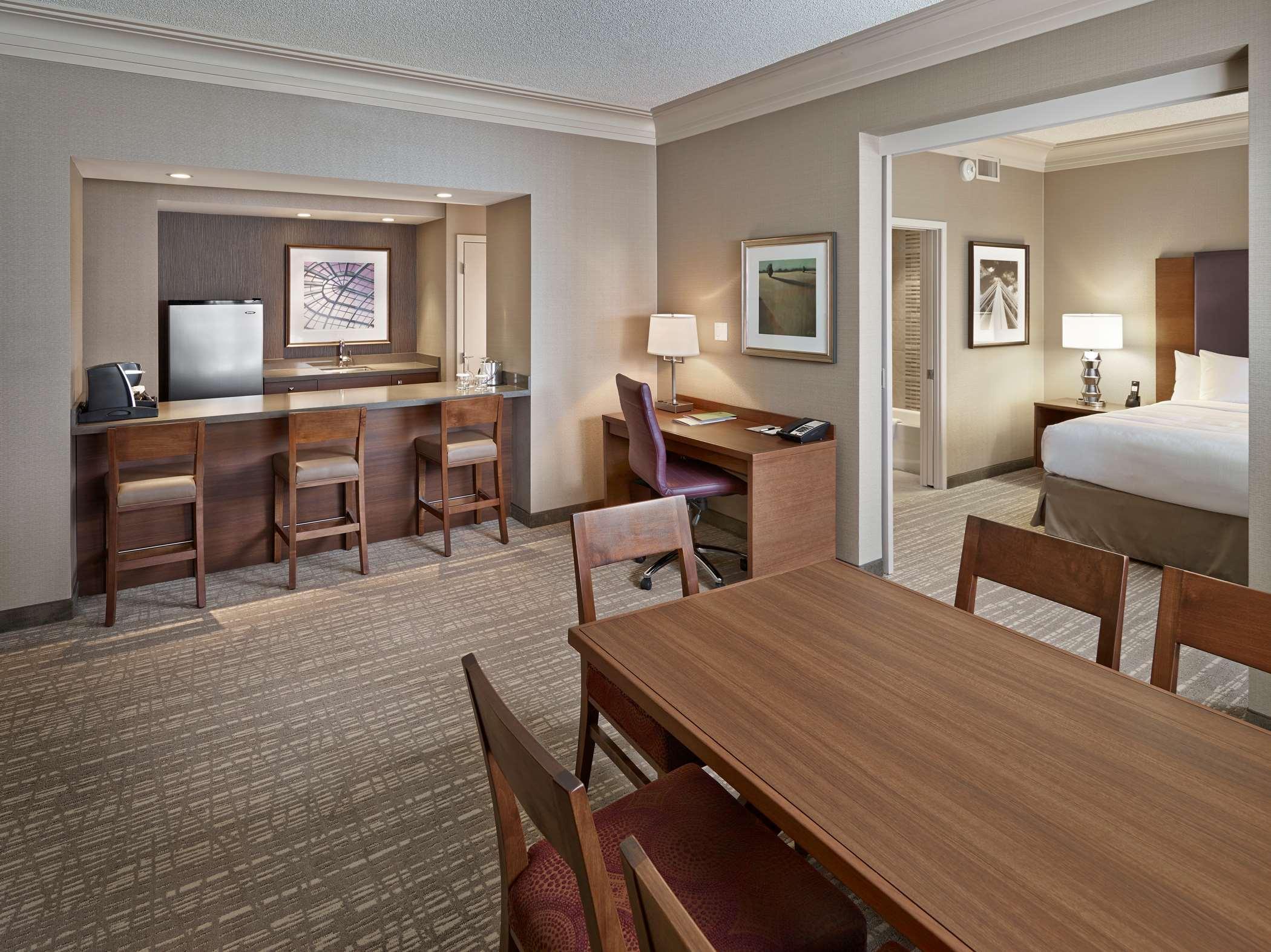 Doubletree By Hilton West Edmonton Hotel Ngoại thất bức ảnh