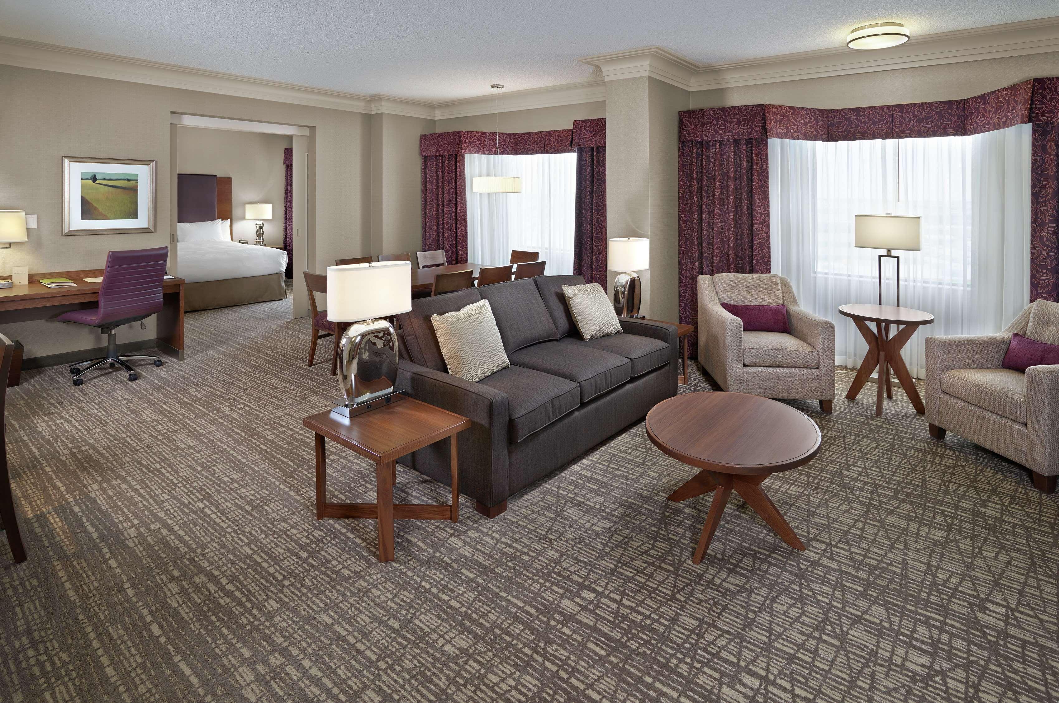 Doubletree By Hilton West Edmonton Hotel Ngoại thất bức ảnh