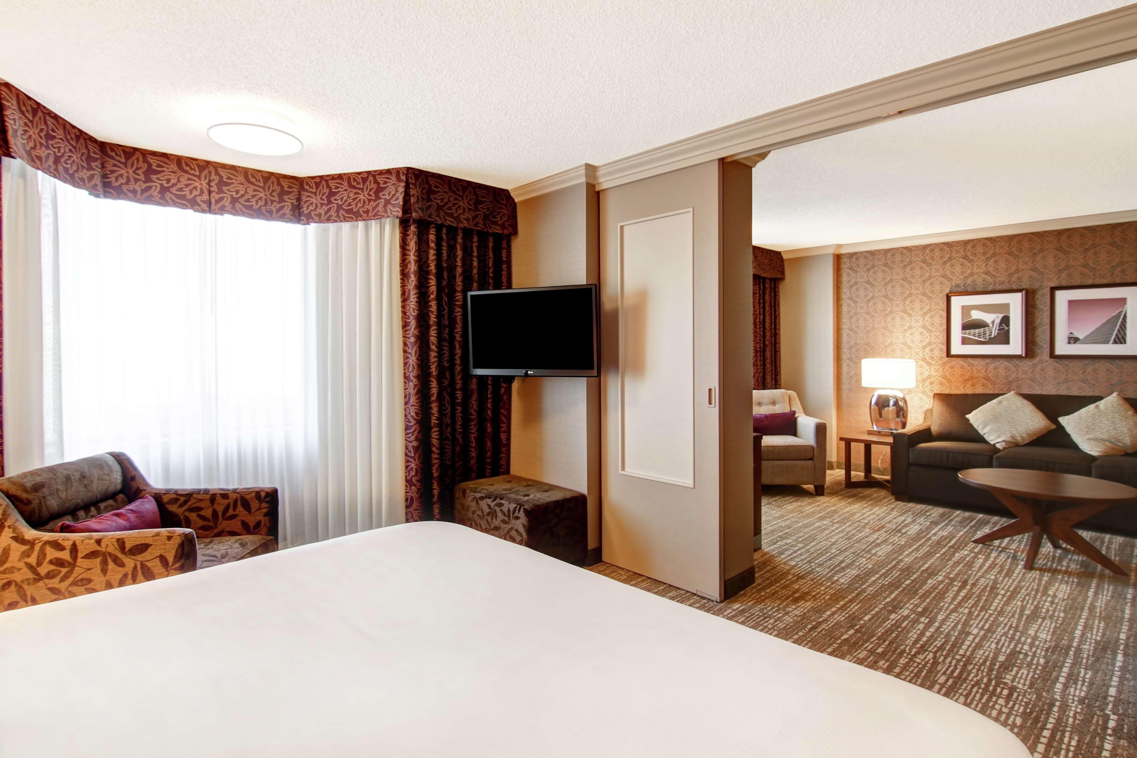 Doubletree By Hilton West Edmonton Hotel Ngoại thất bức ảnh