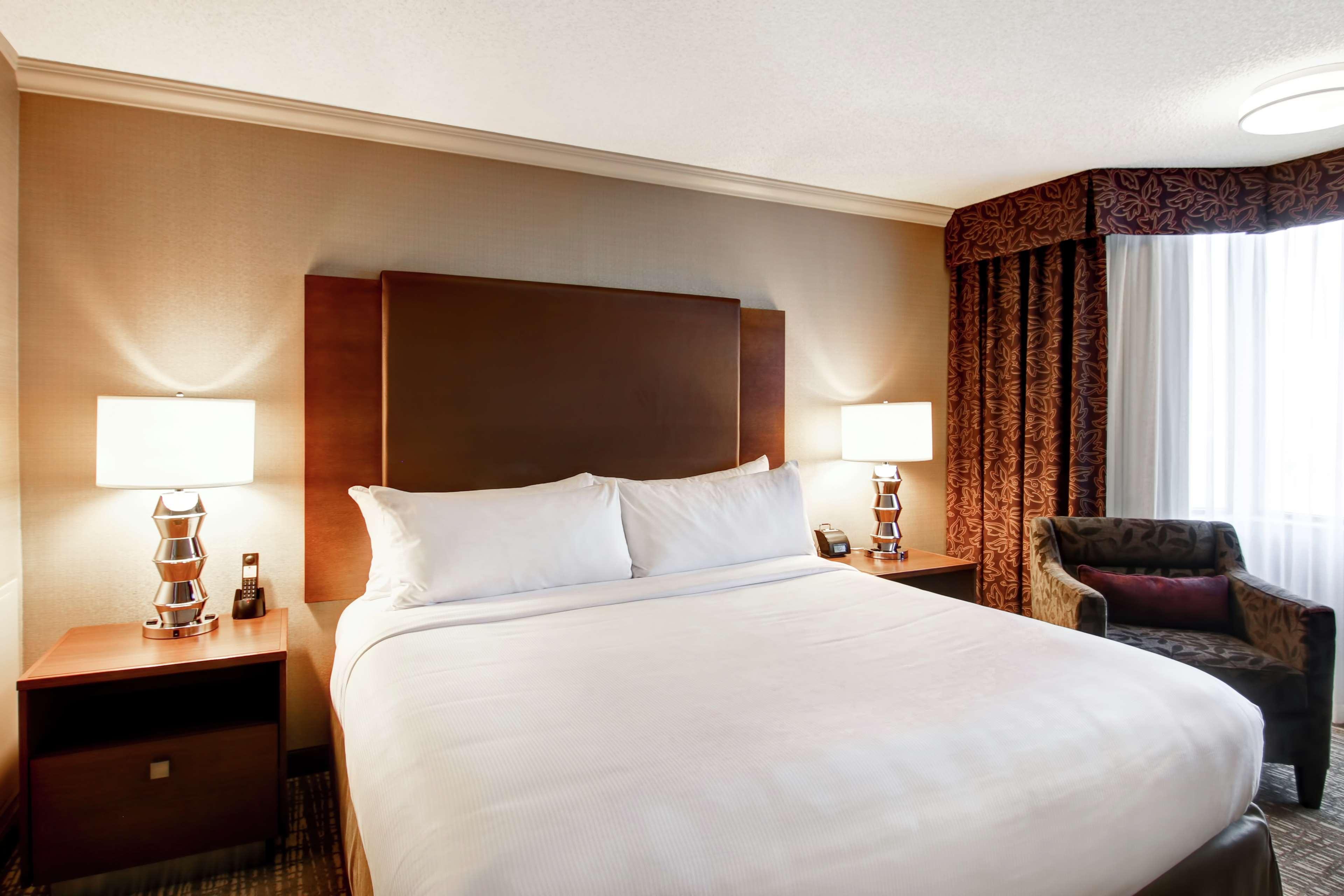 Doubletree By Hilton West Edmonton Hotel Ngoại thất bức ảnh