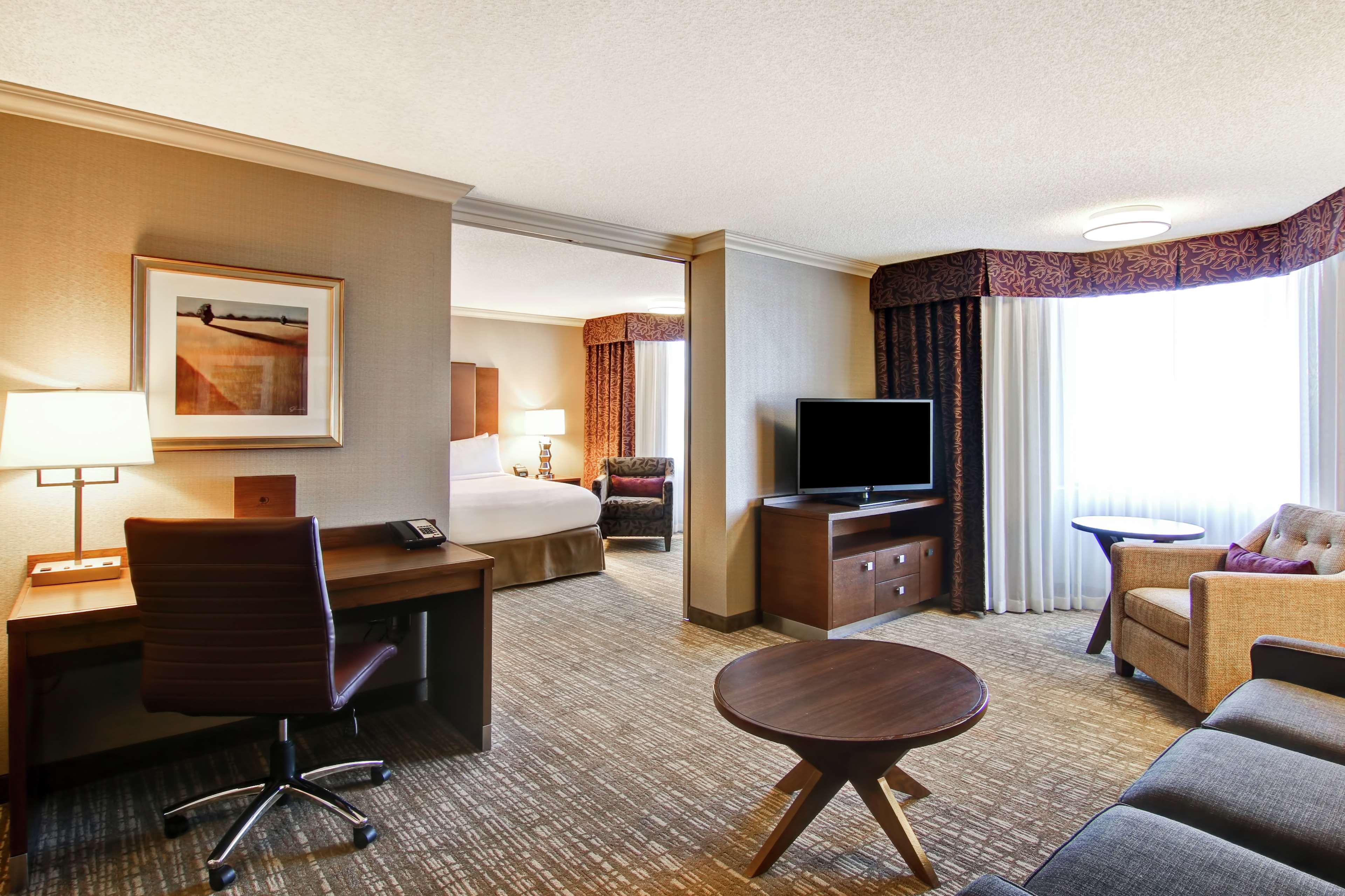 Doubletree By Hilton West Edmonton Hotel Ngoại thất bức ảnh