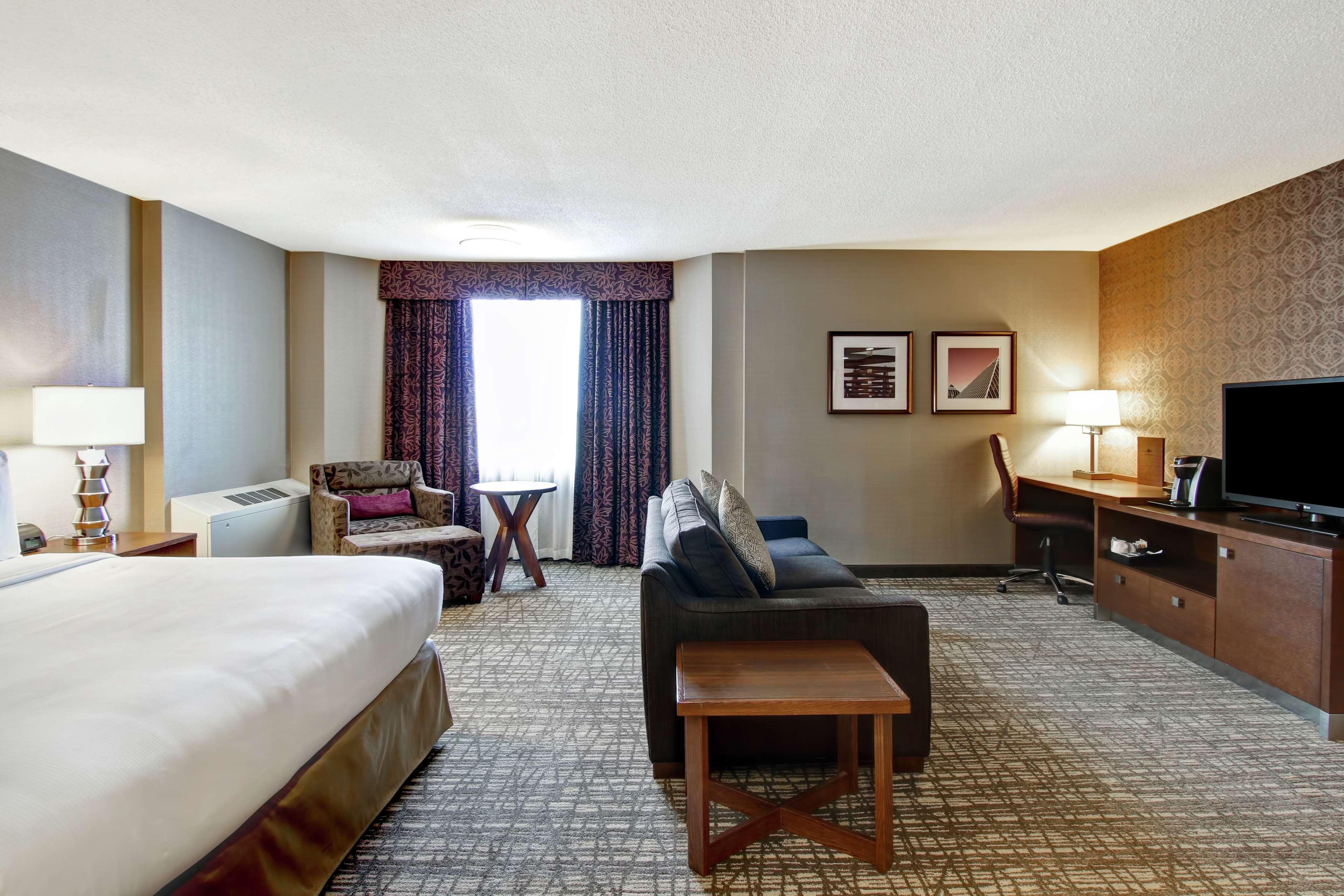 Doubletree By Hilton West Edmonton Hotel Ngoại thất bức ảnh