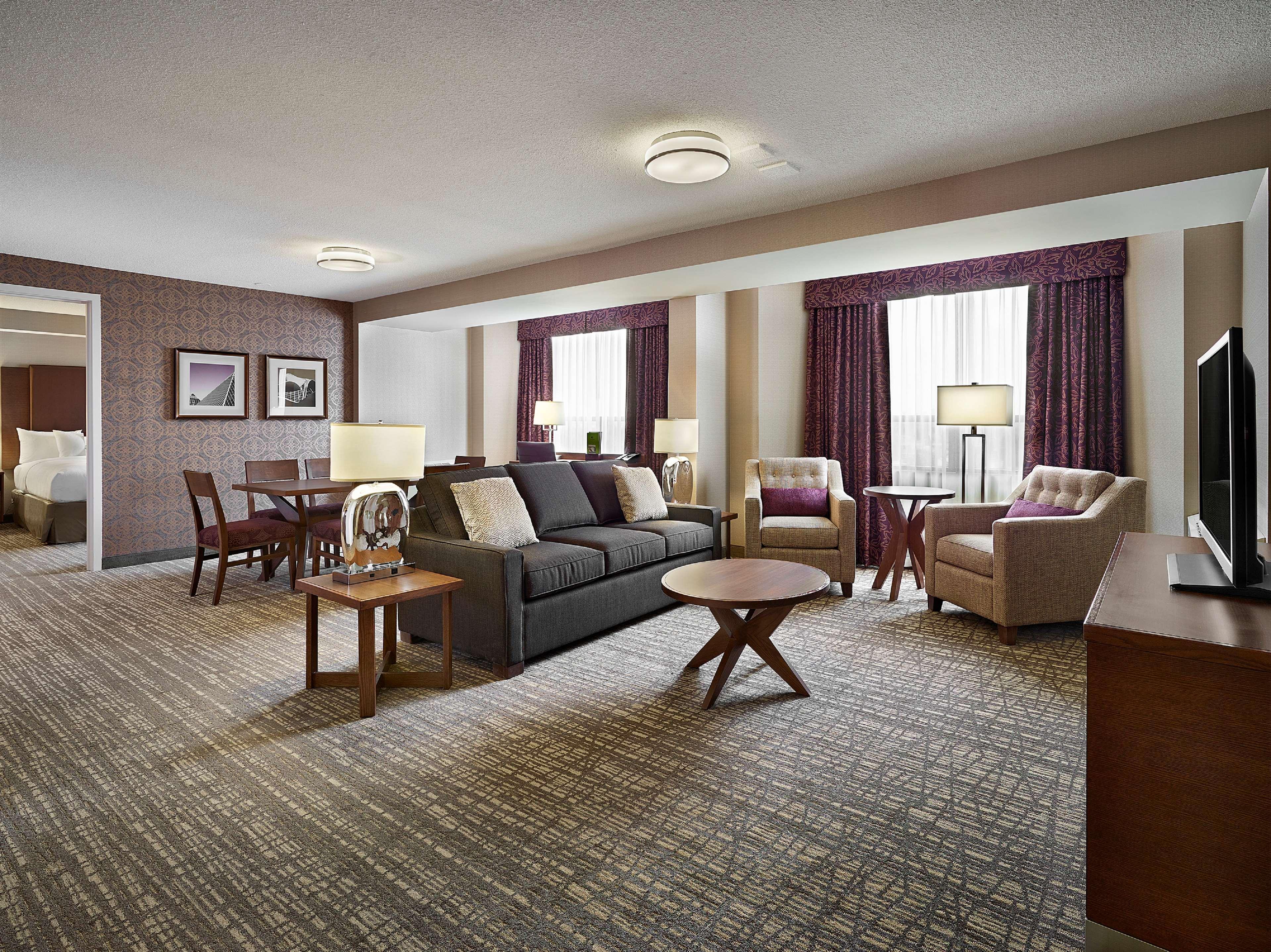 Doubletree By Hilton West Edmonton Hotel Ngoại thất bức ảnh