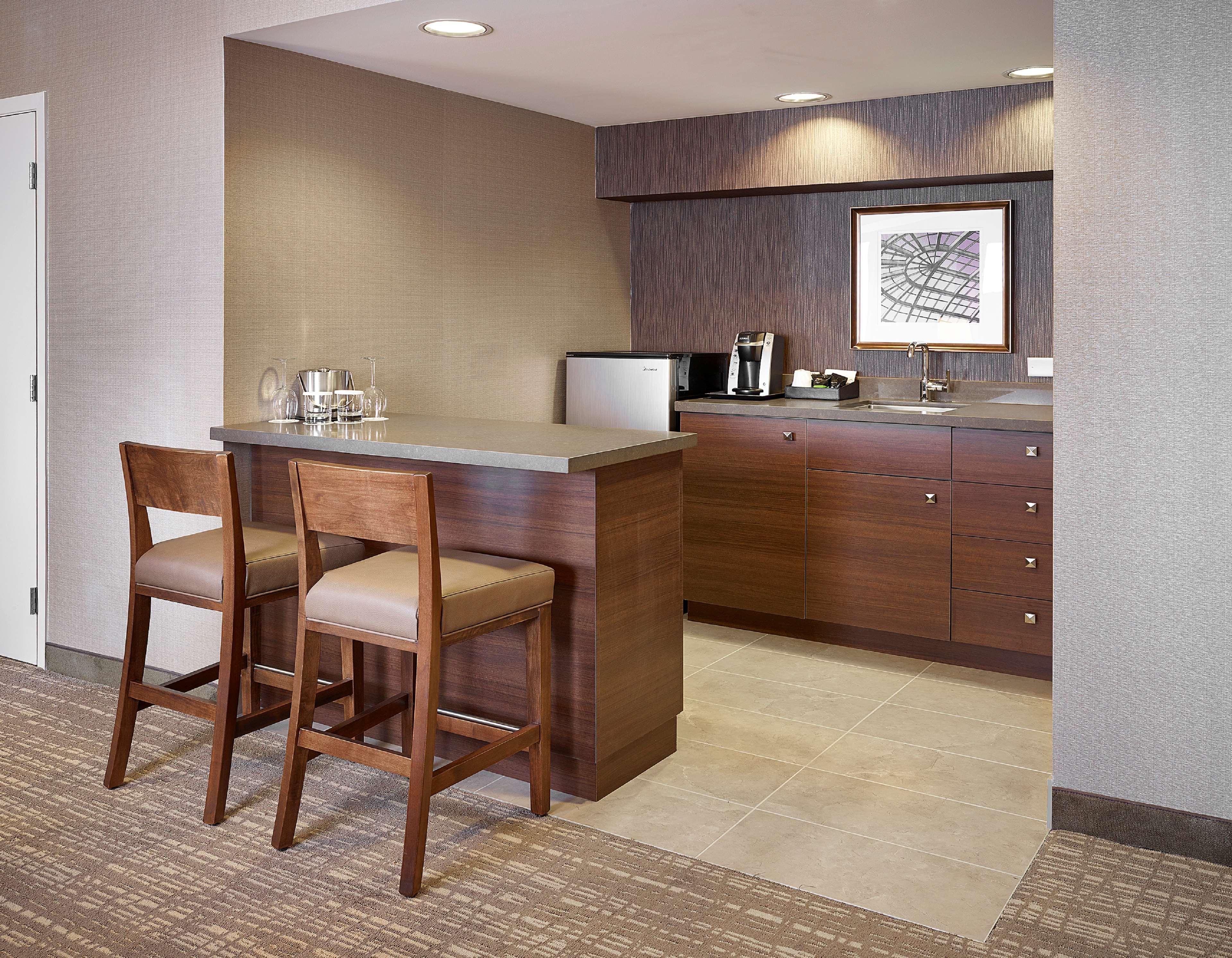 Doubletree By Hilton West Edmonton Hotel Ngoại thất bức ảnh