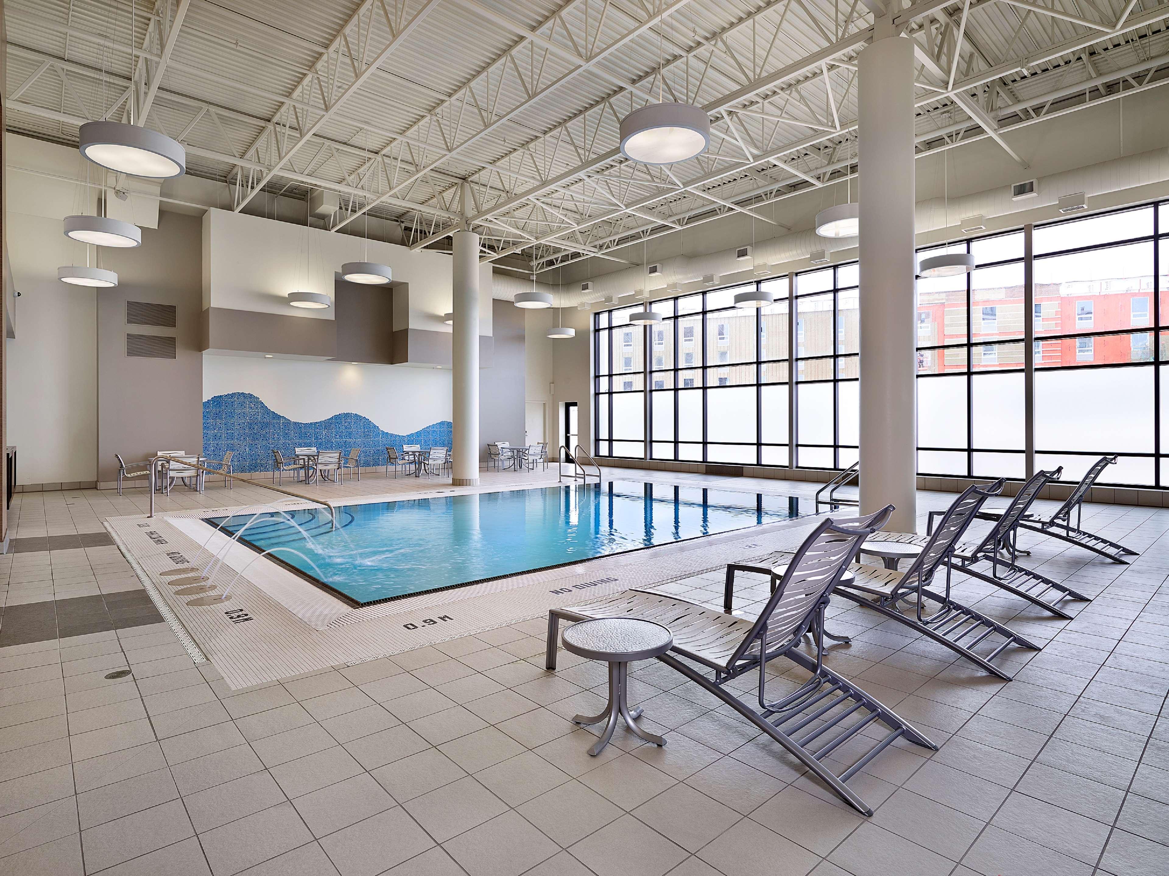 Doubletree By Hilton West Edmonton Hotel Ngoại thất bức ảnh