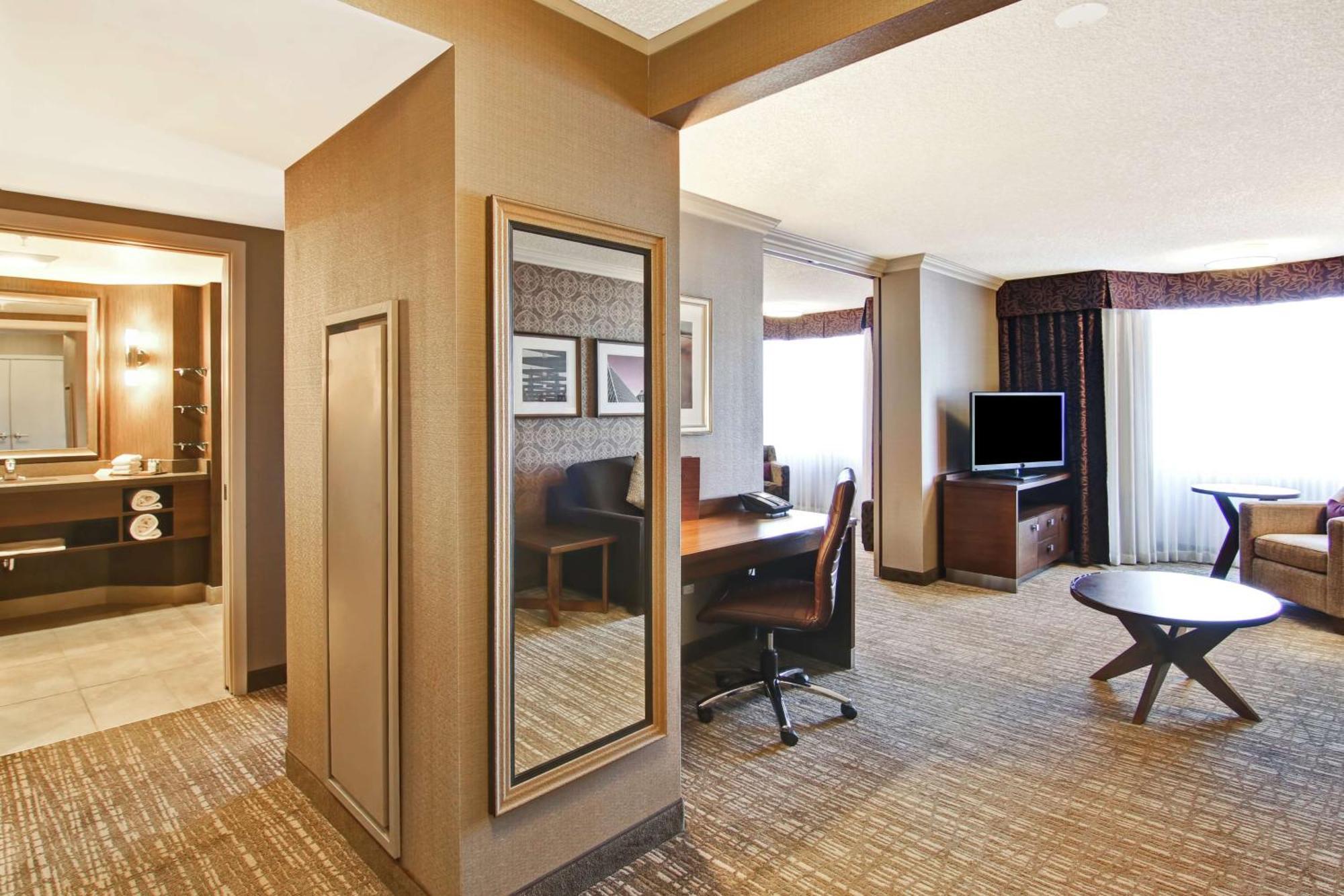 Doubletree By Hilton West Edmonton Hotel Ngoại thất bức ảnh
