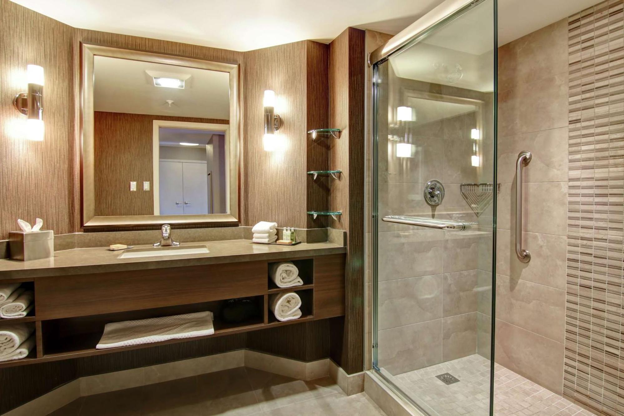Doubletree By Hilton West Edmonton Hotel Ngoại thất bức ảnh