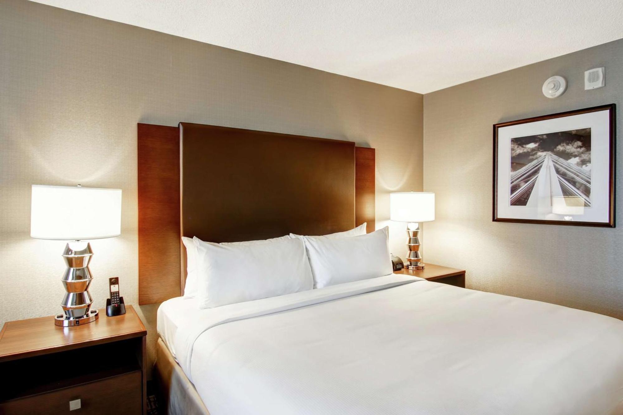 Doubletree By Hilton West Edmonton Hotel Ngoại thất bức ảnh