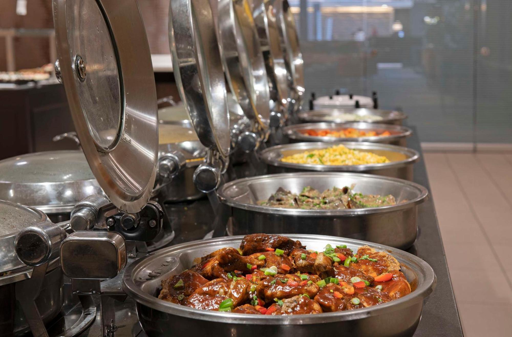 Doubletree By Hilton West Edmonton Hotel Ngoại thất bức ảnh