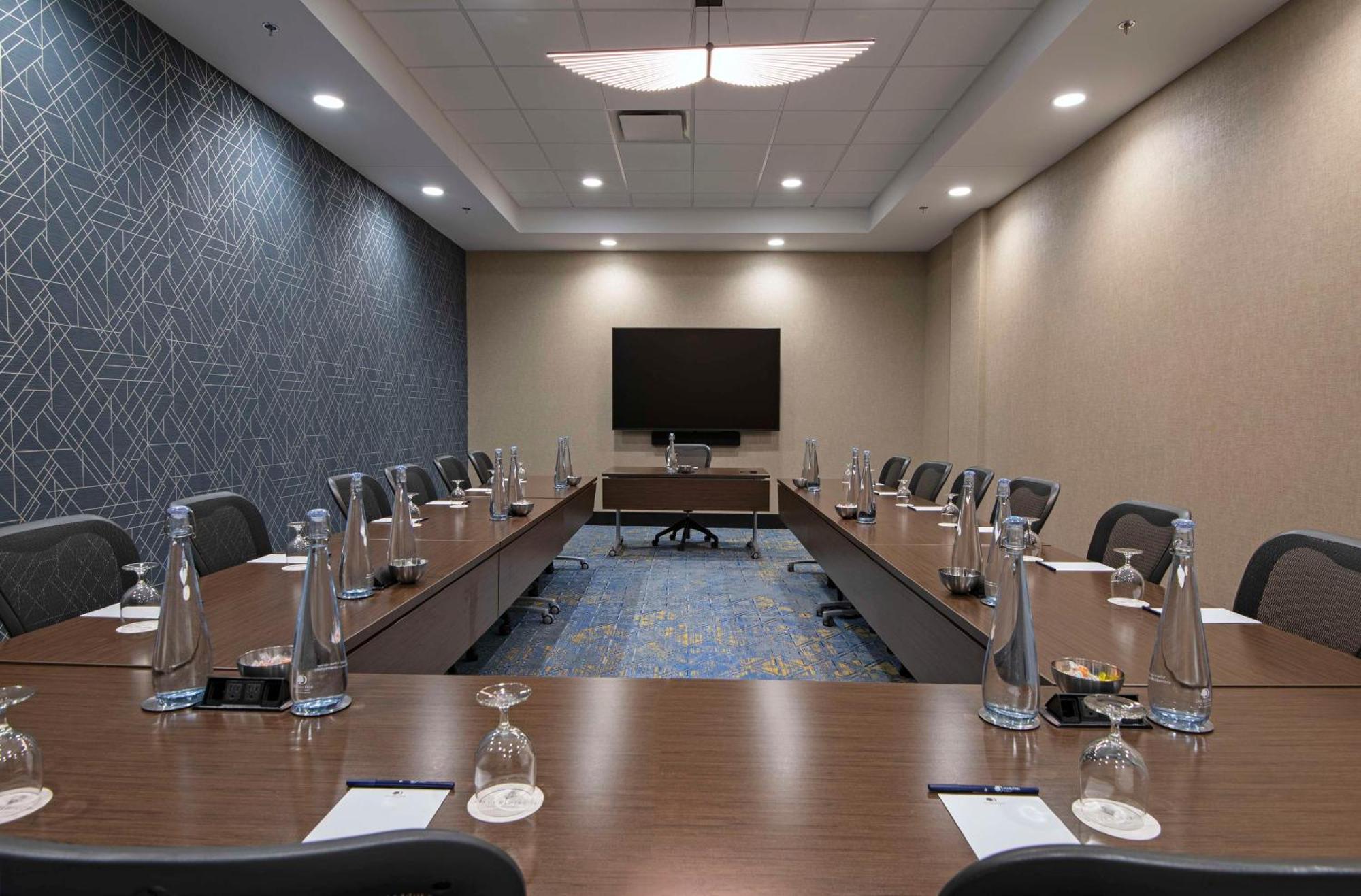 Doubletree By Hilton West Edmonton Hotel Ngoại thất bức ảnh