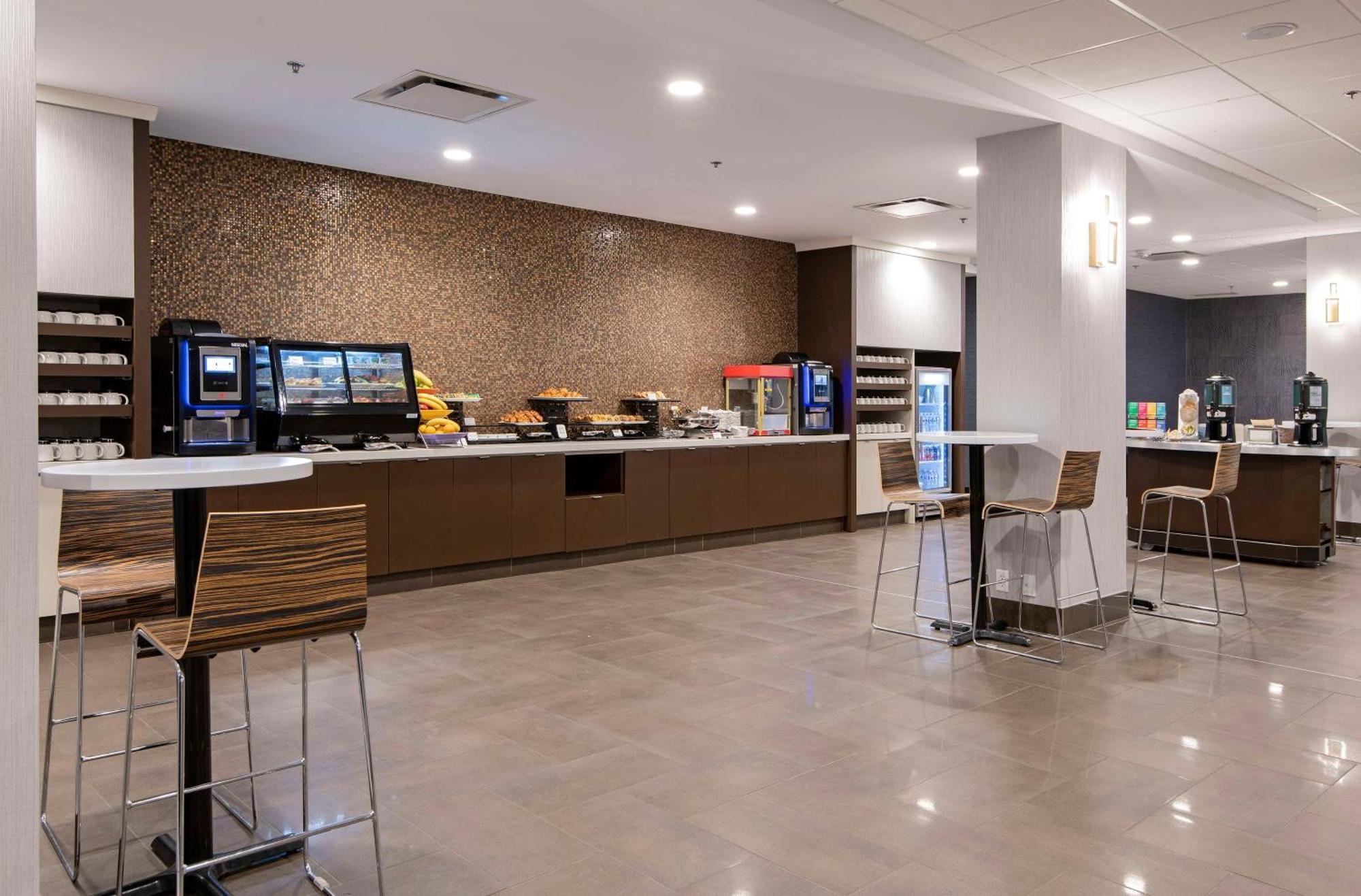 Doubletree By Hilton West Edmonton Hotel Ngoại thất bức ảnh