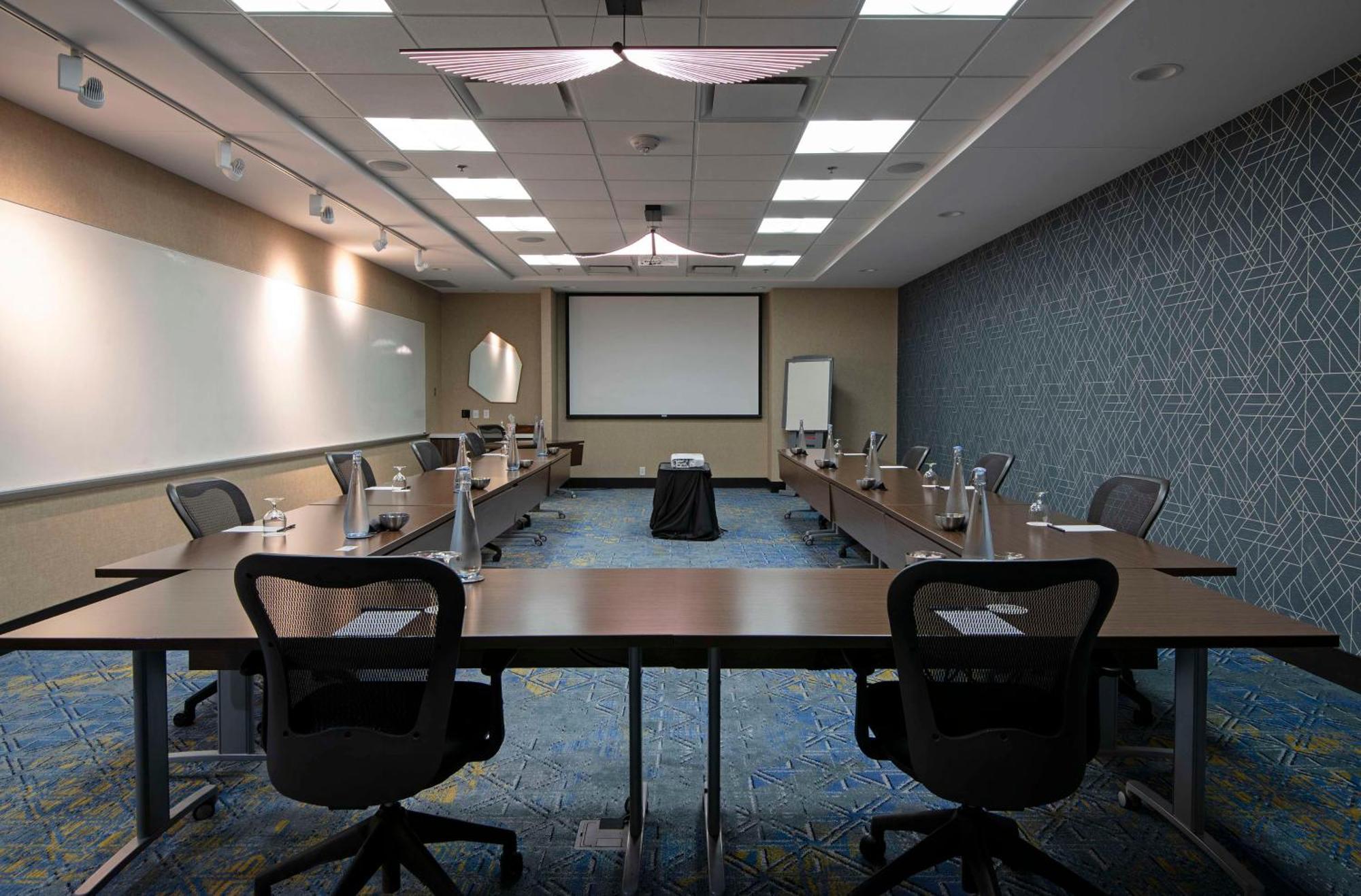 Doubletree By Hilton West Edmonton Hotel Ngoại thất bức ảnh