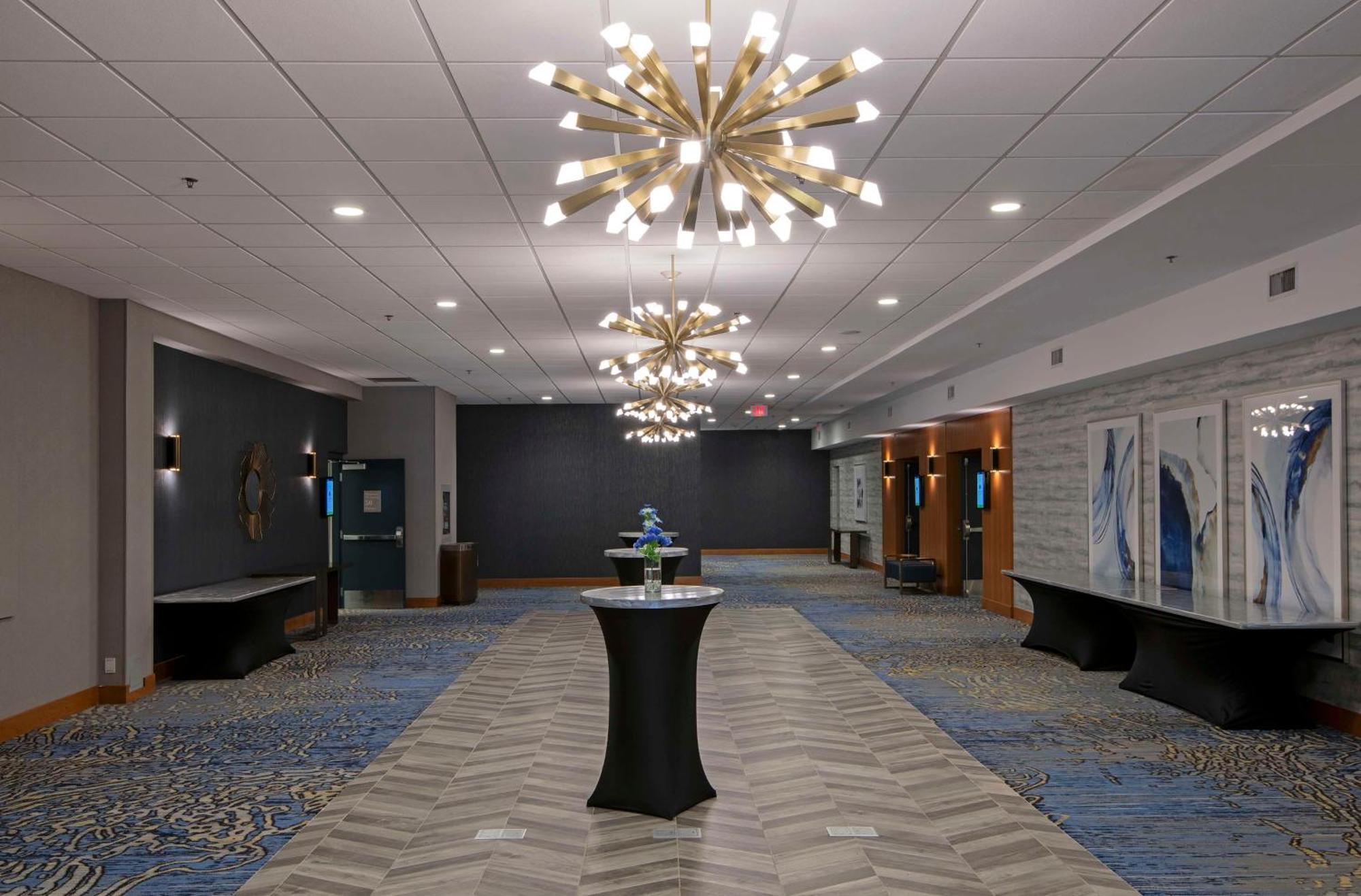 Doubletree By Hilton West Edmonton Hotel Ngoại thất bức ảnh