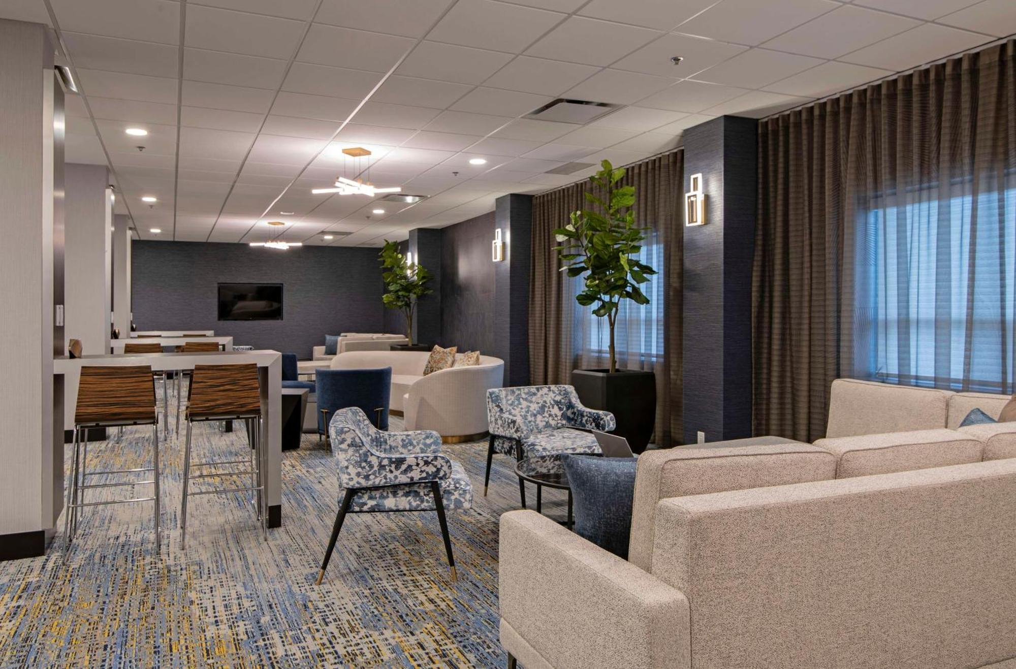 Doubletree By Hilton West Edmonton Hotel Ngoại thất bức ảnh