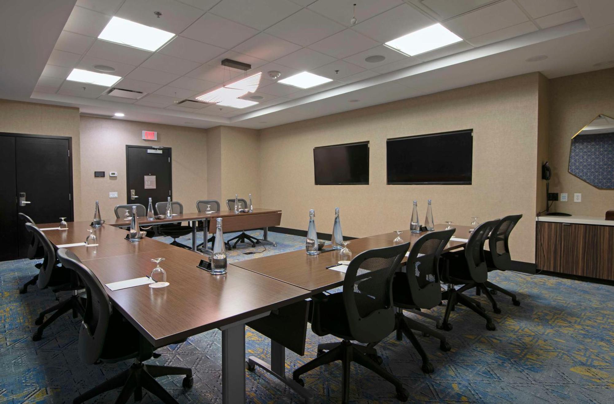 Doubletree By Hilton West Edmonton Hotel Ngoại thất bức ảnh
